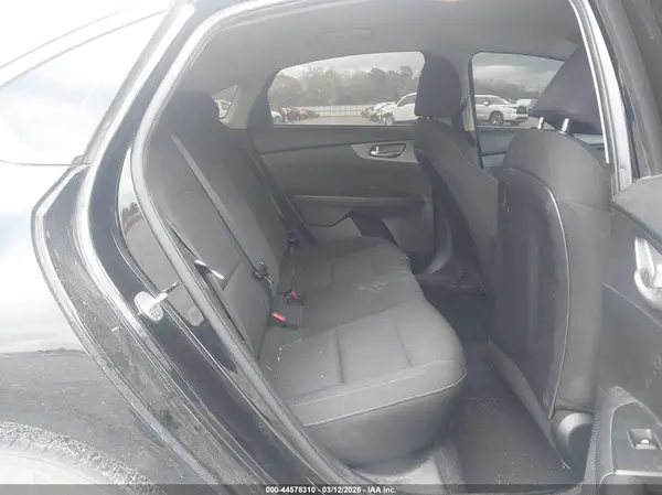 3KPF24AD1ME275564 2021 KIA FORTE - Image 8