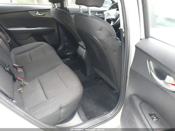 3KPF24AD1ME279713 2021 KIA FORTE - Image 8