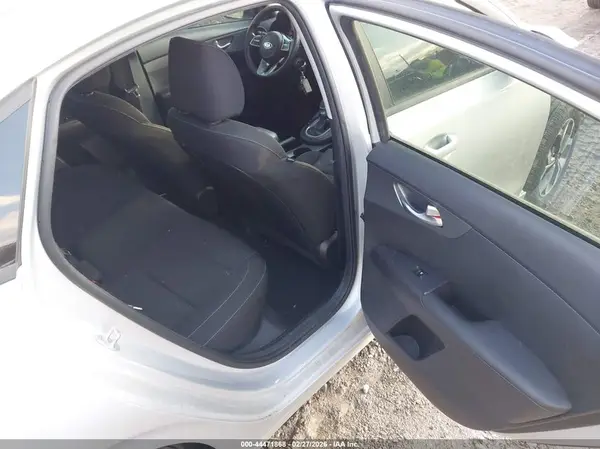 3KPF24AD1ME337111 2021 KIA FORTE - Image 8