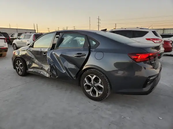 3KPF24AD1ME339294 2021 KIA FORTE - Image 2