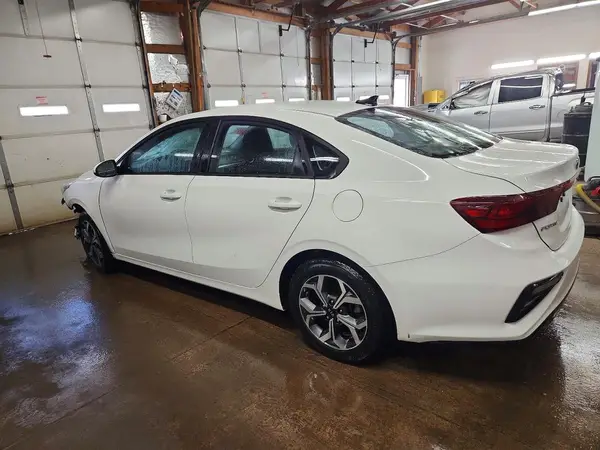 3KPF24AD1ME339618 2021 KIA FORTE - Image 2