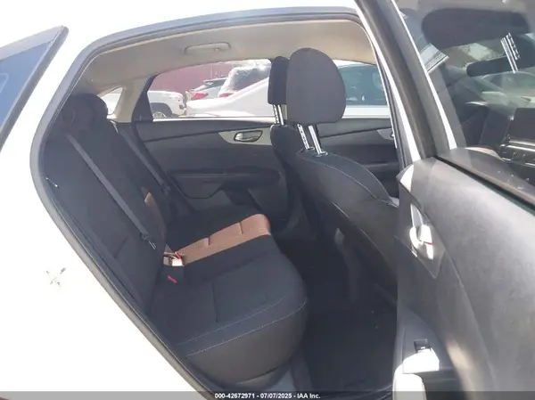 3KPF24AD1ME352806 2021 KIA FORTE - Image 8