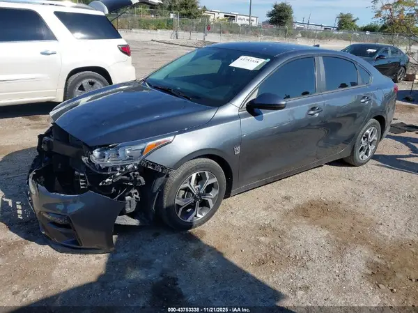 3KPF24AD1ME356886 2021 KIA FORTE - Image 2