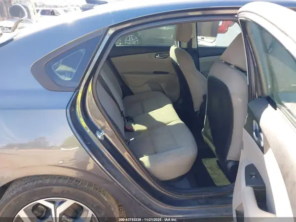 3KPF24AD1ME356886 2021 KIA FORTE - Image 8