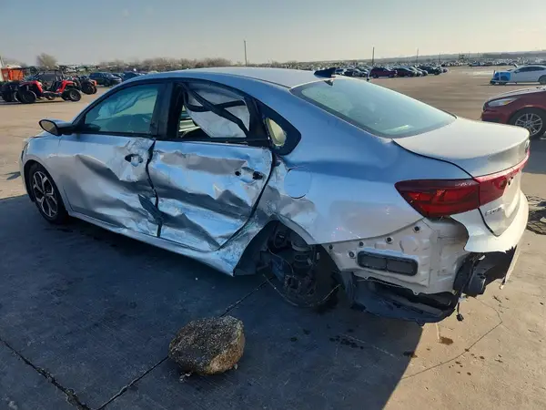 3KPF24AD1ME363854 2021 KIA FORTE - Image 2