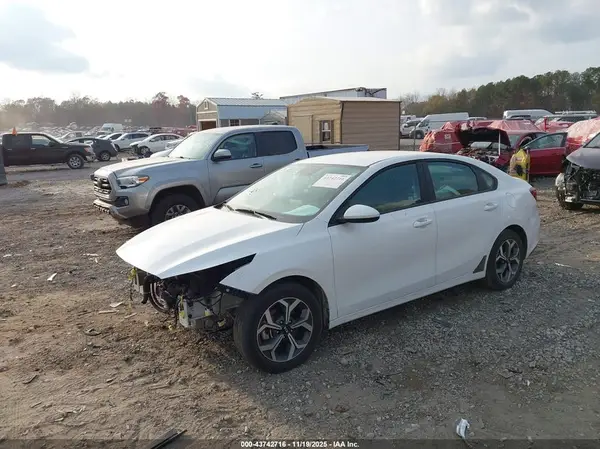 3KPF24AD1ME368956 2021 KIA FORTE - Image 2