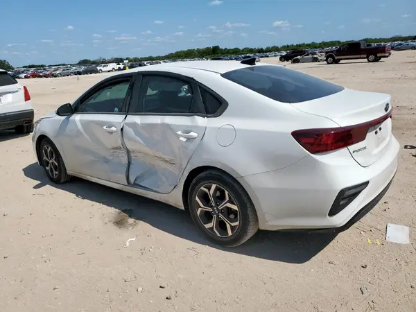 3KPF24AD1ME372294 2021 KIA FORTE - Image 2