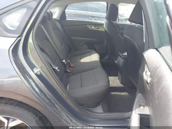 3KPF24AD1ME372649 2021 KIA FORTE - Image 8