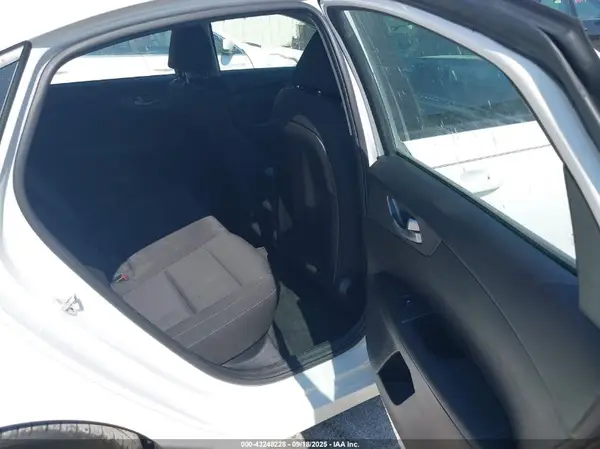 3KPF24AD1ME409117 2021 KIA FORTE - Image 8