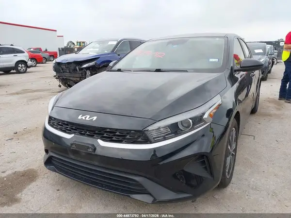 3KPF24AD1NE415971 2022 KIA FORTE - Image 2