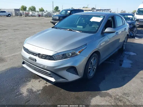 3KPF24AD1NE424685 2022 KIA FORTE - Image 2