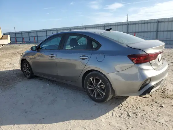 3KPF24AD1NE437405 2022 KIA FORTE - Image 2
