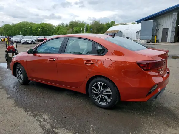 3KPF24AD1NE437579 2022 KIA FORTE - Image 2