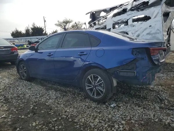3KPF24AD1NE445228 2022 KIA FORTE - Image 2