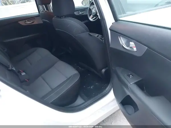 3KPF24AD1NE451367 2022 KIA FORTE - Image 8