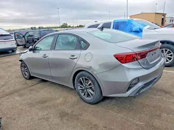 3KPF24AD1NE454527 2022 KIA FORTE - Image 2