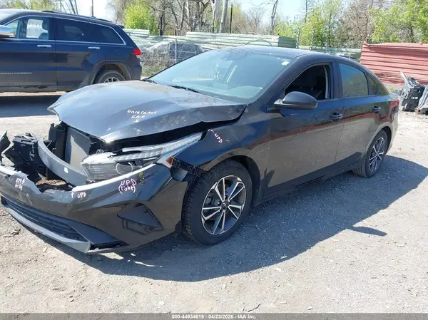 3KPF24AD1NE456388 2022 KIA FORTE - Image 2