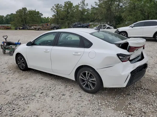 3KPF24AD1NE456424 2022 KIA FORTE - Image 2