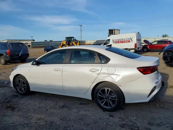 3KPF24AD1NE458383 2022 KIA FORTE - Image 2