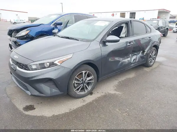 3KPF24AD1NE460912 2022 KIA FORTE - Image 2