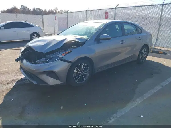 3KPF24AD1NE461364 2022 KIA FORTE - Image 2