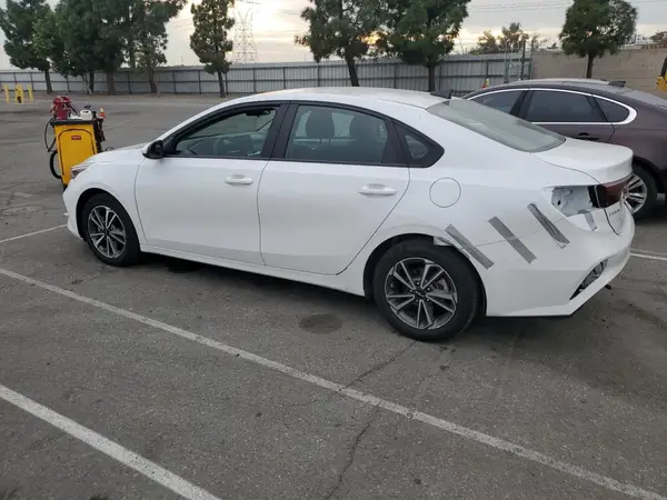 3KPF24AD1NE461882 2022 KIA FORTE - Image 2