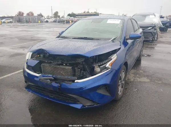 3KPF24AD1NE463535 2022 KIA FORTE - Image 2