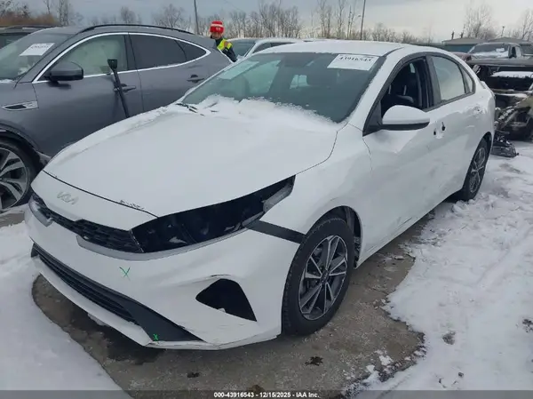 3KPF24AD1NE467519 2022 KIA FORTE - Image 2