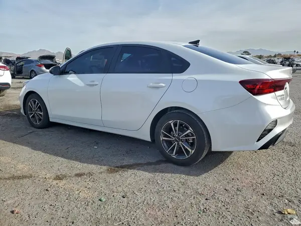 3KPF24AD1NE474874 2022 KIA FORTE - Image 2