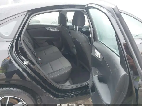 3KPF24AD1NE475586 2022 KIA FORTE - Image 8
