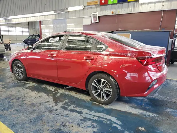 3KPF24AD1NE478018 2022 KIA FORTE - Image 2