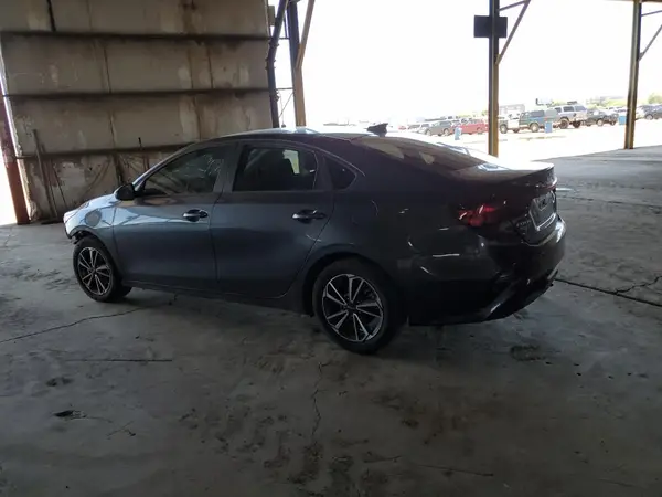 3KPF24AD1NE481405 2022 KIA FORTE - Image 2