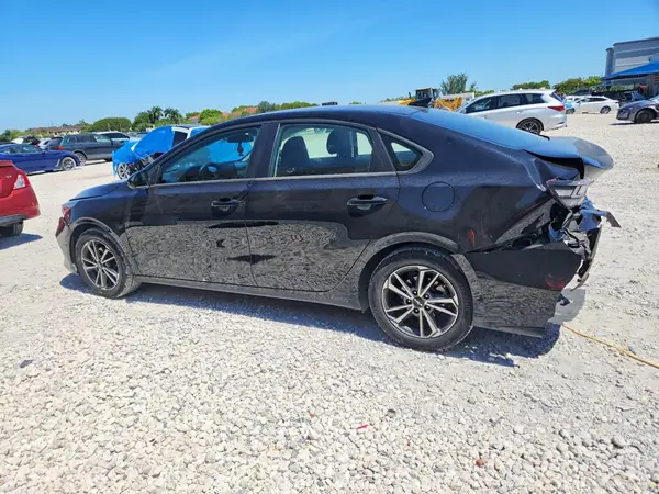 3KPF24AD1NE481713 2022 KIA FORTE - Image 2