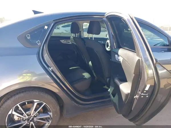 3KPF24AD1NE485275 2022 KIA FORTE - Image 8