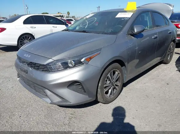 3KPF24AD1NE489729 2022 KIA FORTE - Image 2
