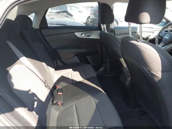 3KPF24AD1NE489729 2022 KIA FORTE - Image 8