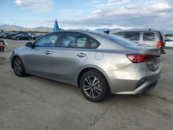 3KPF24AD1NE489732 2022 KIA FORTE - Image 2