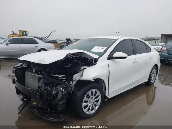 3KPF24AD1NE498902 2022 KIA FORTE - Image 2
