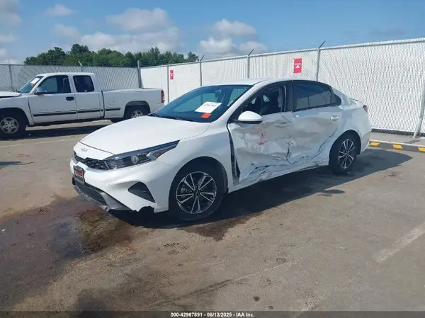 3KPF24AD1NE502074 2022 KIA FORTE - Image 2