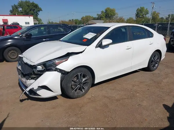 3KPF24AD1NE503063 2022 KIA FORTE - Image 2