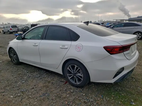 3KPF24AD1NE503175 2022 KIA FORTE - Image 2