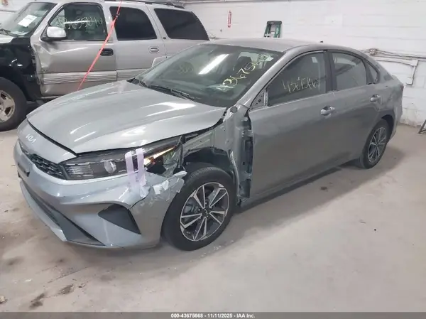 3KPF24AD1PE515278 2023 KIA FORTE - Image 2