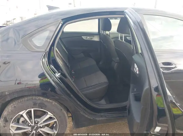3KPF24AD1PE518469 2023 KIA FORTE - Image 8