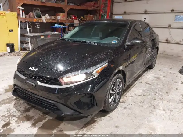 3KPF24AD1PE518875 2023 KIA FORTE - Image 2