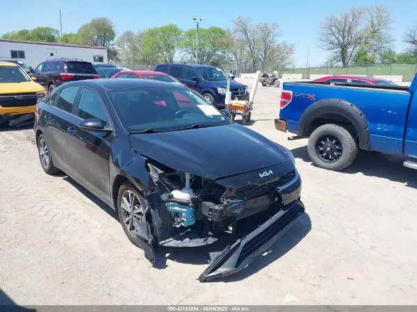 3KPF24AD1PE527981 2023 KIA FORTE - Image 1
