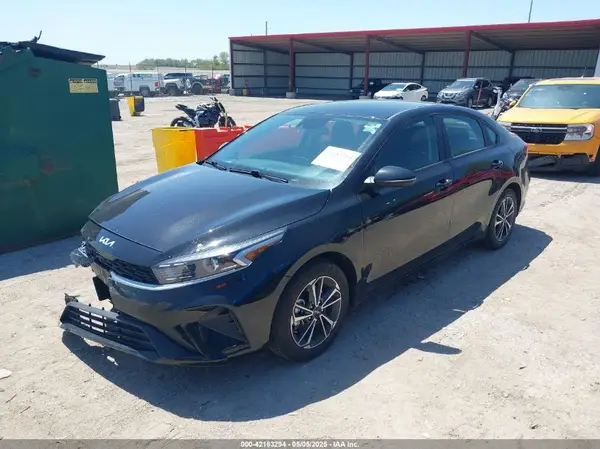 3KPF24AD1PE527981 2023 KIA FORTE - Image 2