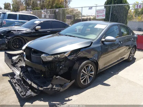 3KPF24AD1PE537975 2023 KIA FORTE - Image 2