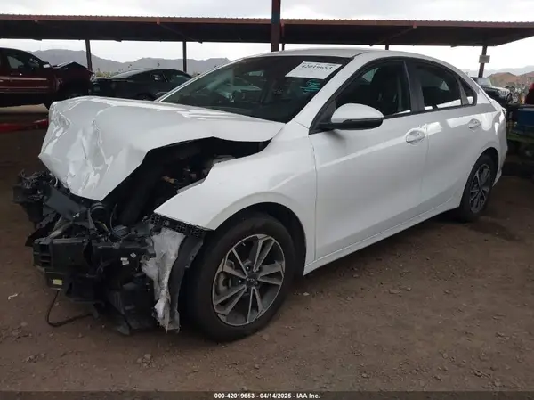3KPF24AD1PE538737 2023 KIA FORTE - Image 2