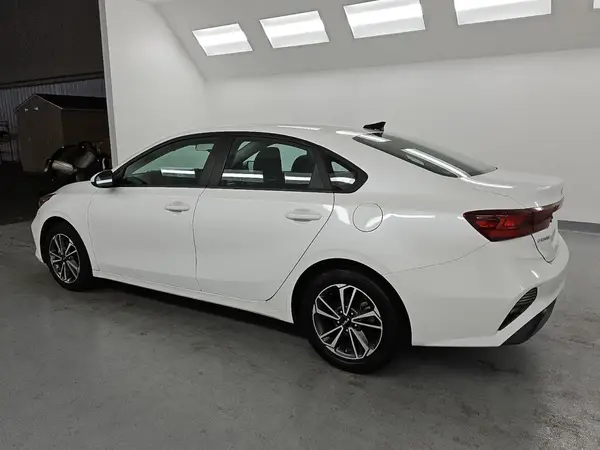 3KPF24AD1PE540892 2023 KIA FORTE - Image 2