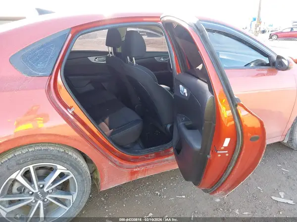 3KPF24AD1PE541783 2023 KIA FORTE - Image 8